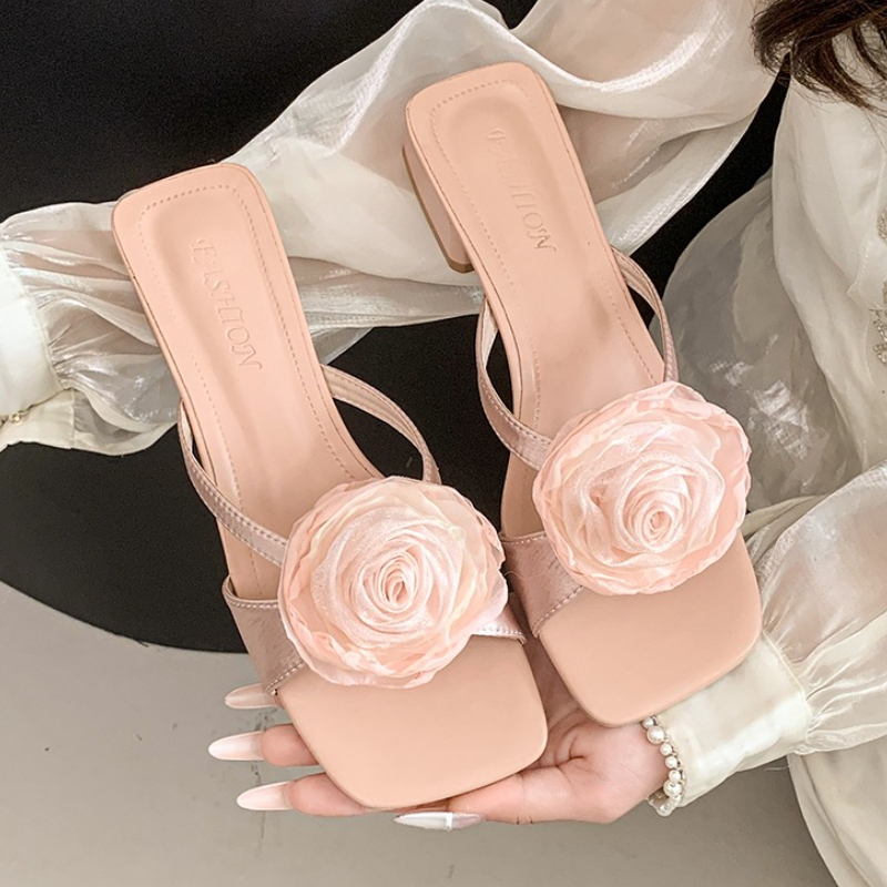 Women'S Fashion Trends Summer 2025 - Sandalias de tacón alto con flores