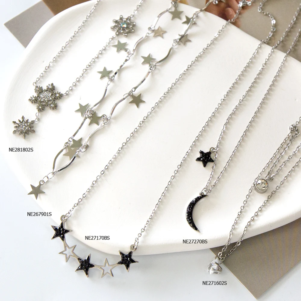 Collar con dijes de diamantes  - Women'S Fashion Show 2022 reseña y precio