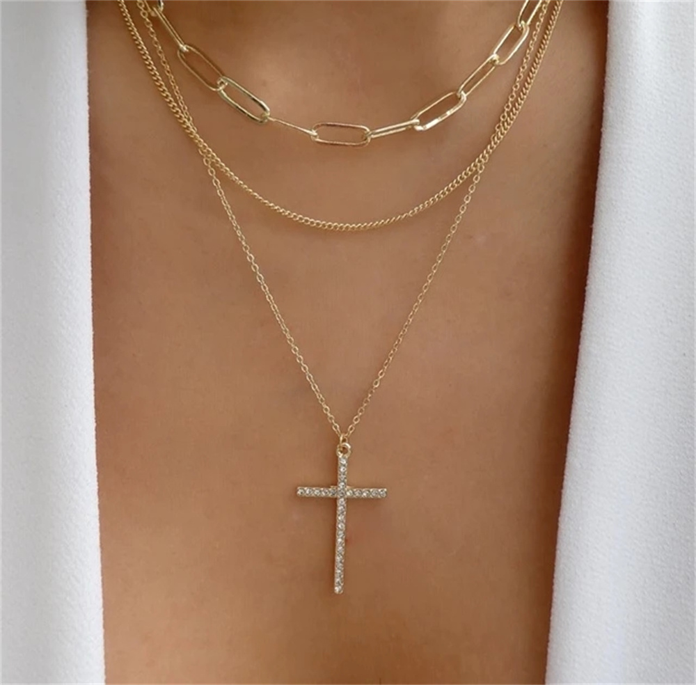 Collares con colgante de Cruz  - Women'S Fashion Show 2022 reseña y precio