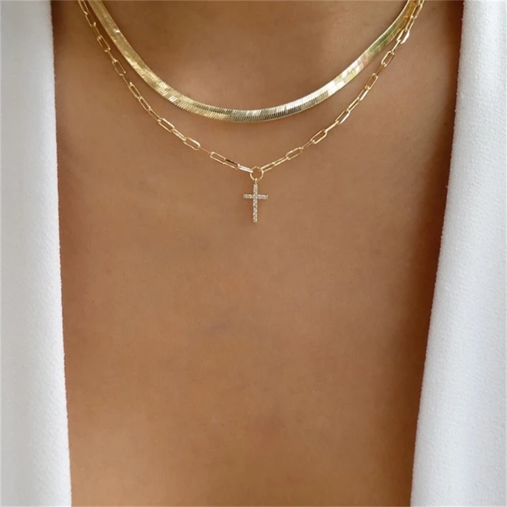 Collares con colgante de Cruz  - Women'S Fashion Show 2022 reseña y precio